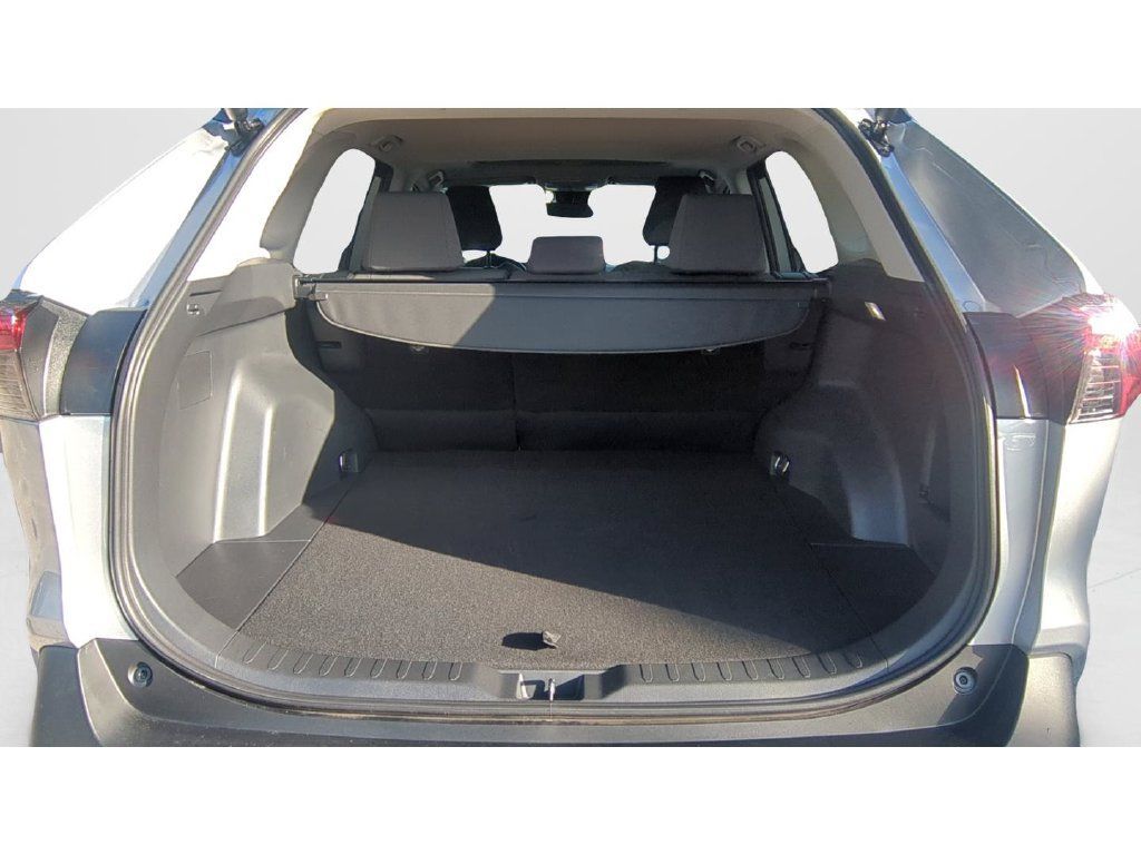 Used 2024 Toyota RAV4 XLE w/ Convenience Package FWD image 9