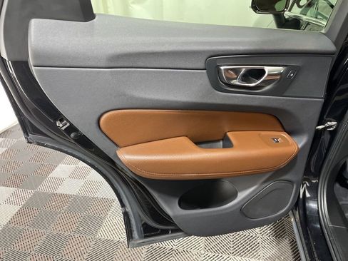 Used 2019 Volvo XC60 T6 Momentum w/ Multimedia Package image 17