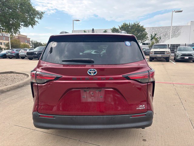 Used 2021 Toyota Sienna XLE FWD image 6