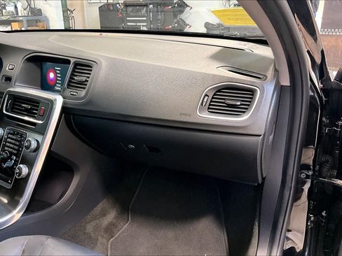 Used 2016 Volvo V60 T5 Premier image 18