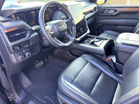 Used 2025 GMC Yukon Denali image 11