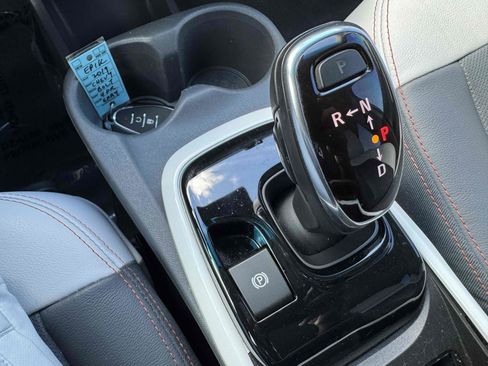 Used 2019 Chevrolet Bolt Premier w/ Infotainment Package FWD image 27