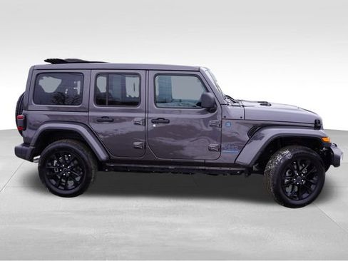 Certified 2025 Jeep Wrangler Unlimited Sahara w/ Safety Group image 4