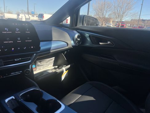 New 2026 Chevrolet Equinox EV LT image 30