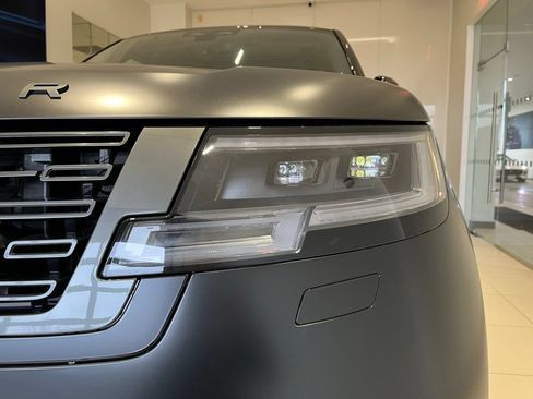 Certified 2025 Land Rover Range Rover SE AWD/4WD image 8