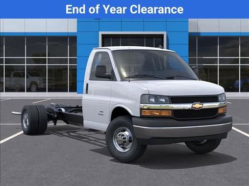 New 2025 Chevrolet Express 4500 w/ Power Convenience Package image 7