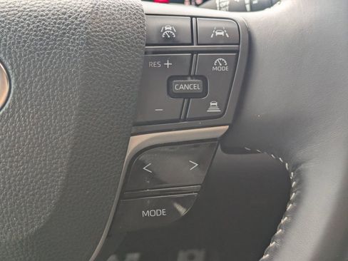 Used 2025 Toyota Camry SE w/ Convenience Package image 26