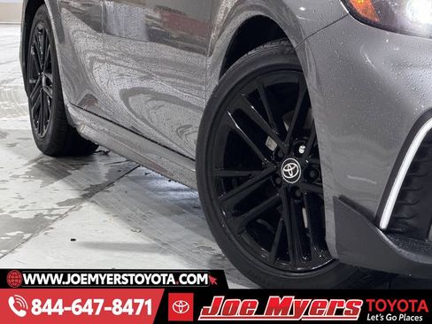 Used 2025 Toyota Camry SE w/ Convenience Package image 12
