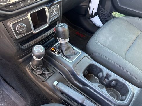 Used 2022 Jeep Wrangler Unlimited Sport image 26