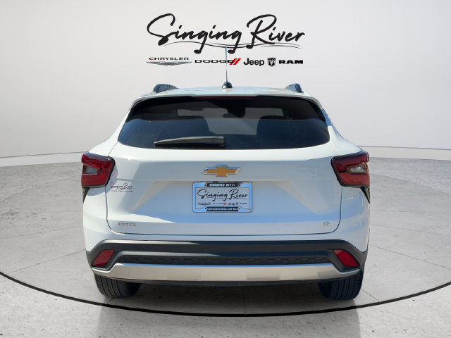 Used 2026 Chevrolet Trax LT FWD image 6