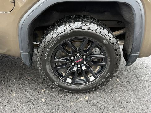 Used 2024 GMC Sierra 1500 Elevation w/ LPO, Elevation Black Package image 10