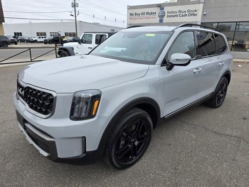 Used 2023 Kia Telluride EX X-Line image 2