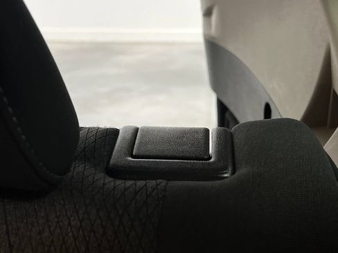 Used 2025 Nissan Rogue SV AWD/4WD image 18