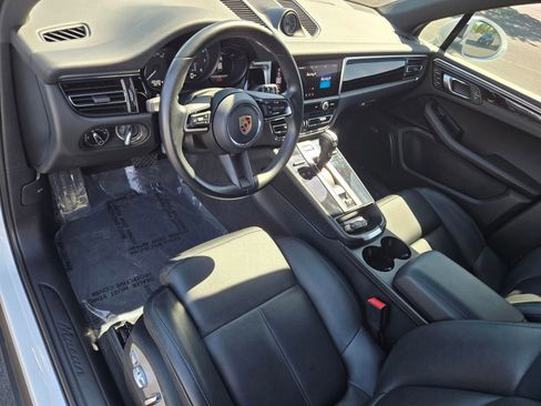 Used 2023 Porsche Macan Turbo AWD/4WD image 17