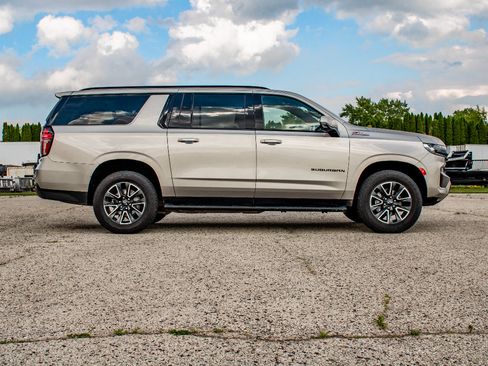 Used 2023 Chevrolet Suburban Z71 w/ Luxury Package AWD/4WD image 2