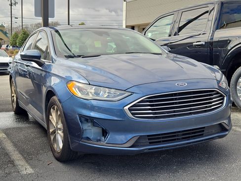 Used 2019 Ford Fusion SE image 3