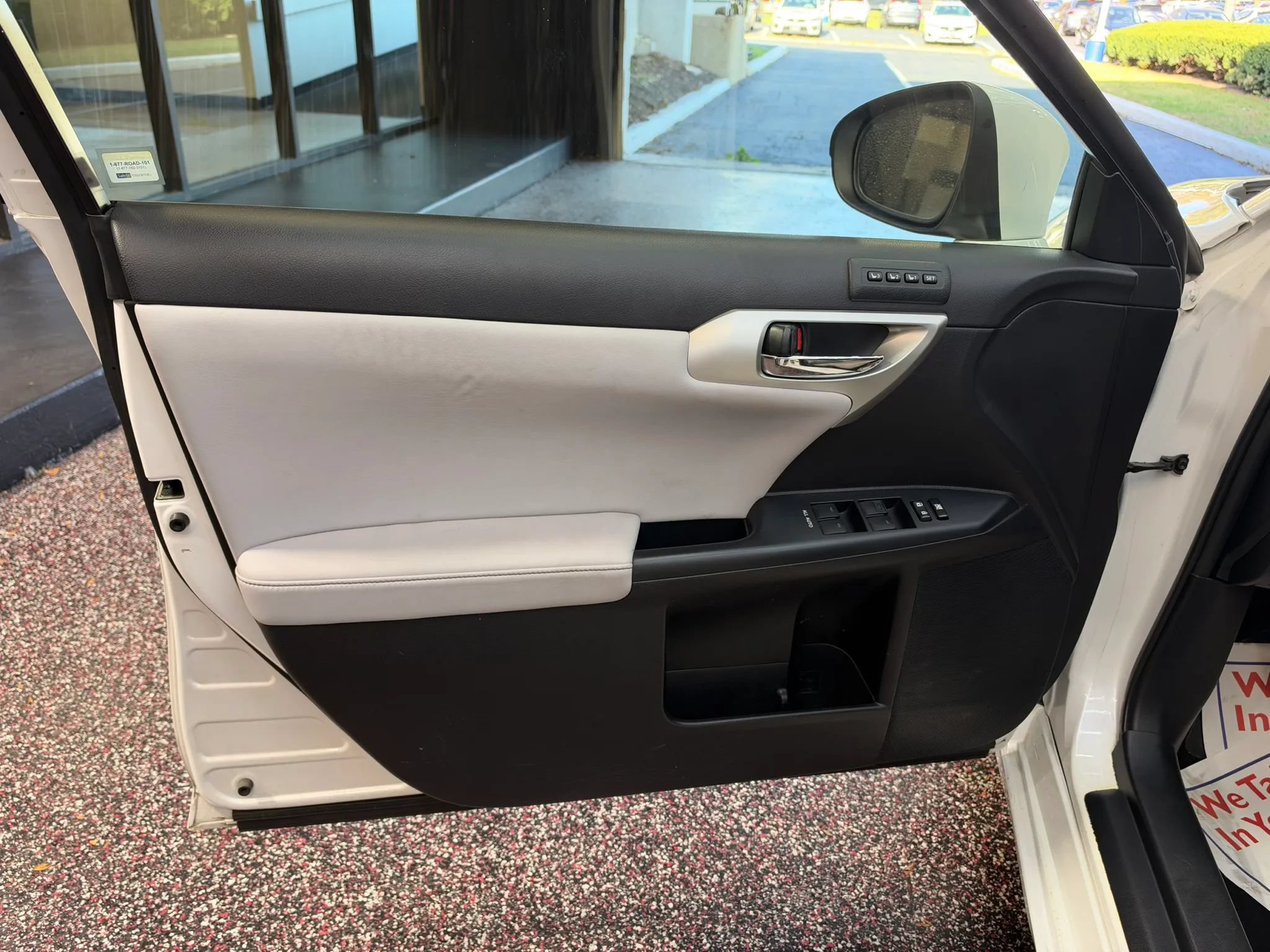 Used 2012 Lexus CT 200h Premium w/ Leather Pkg FWD image 10