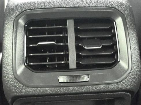 Used 2024 Volkswagen Tiguan SE FWD image 16