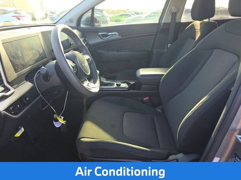 Used 2025 Kia Sportage LX FWD image 8