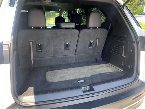 Used 2025 Buick Enclave Preferred FWD image 4