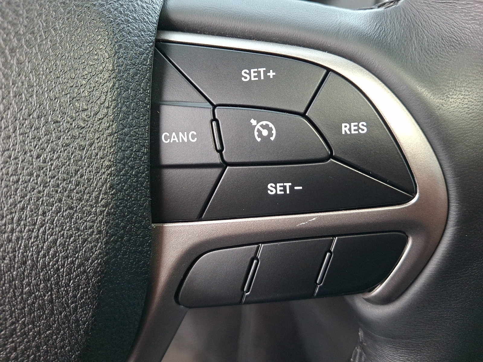 Used 2018 Jeep Grand Cherokee Limited AWD/4WD image 23