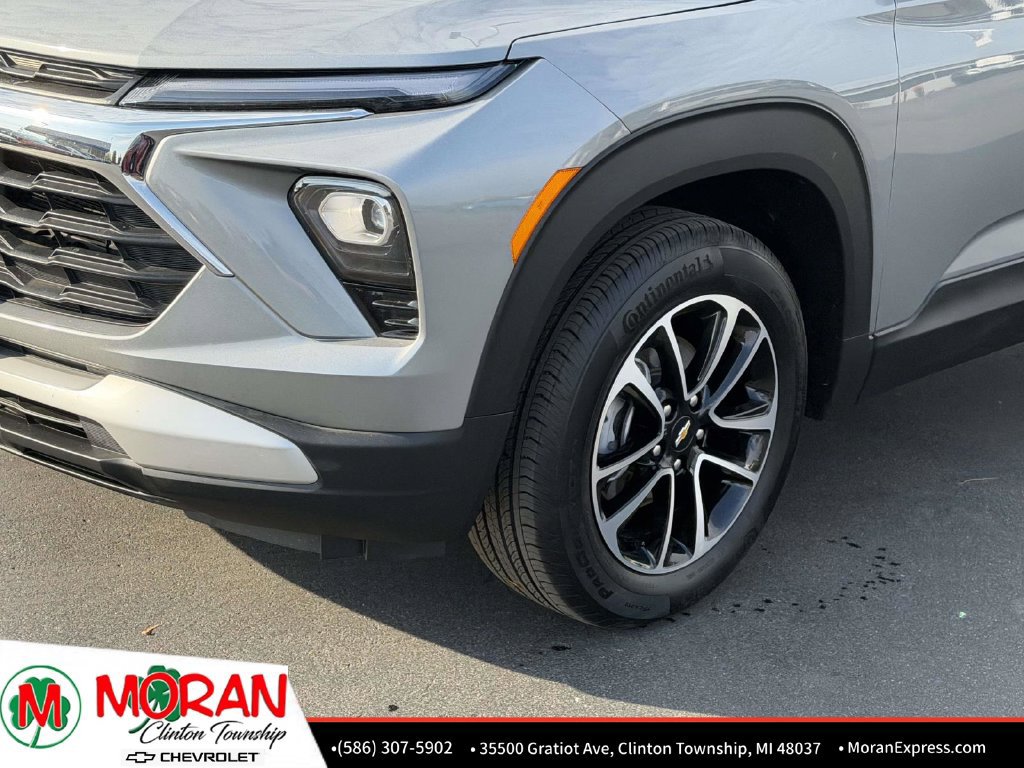 Used 2025 Chevrolet TrailBlazer LT AWD/4WD image 9