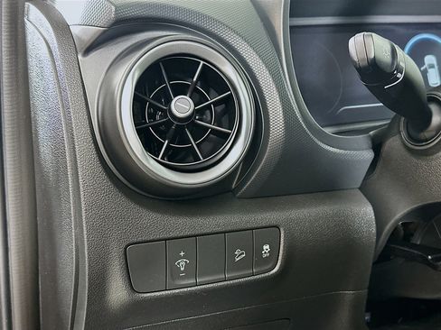 Used 2023 Hyundai Kona Limited image 10