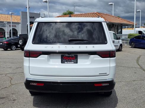 Used 2024 Jeep Wagoneer L Series II RWD image 7