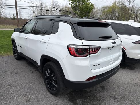 Used 2023 Jeep Compass Latitude w/ Sun and Sound Group AWD/4WD image 5