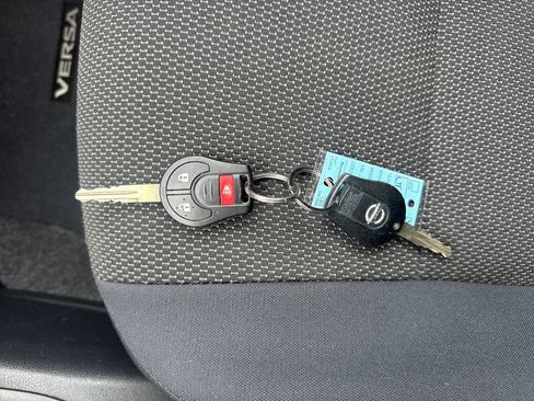 Used 2012 Nissan Versa SV w/ Convenience Pkg FWD image 37