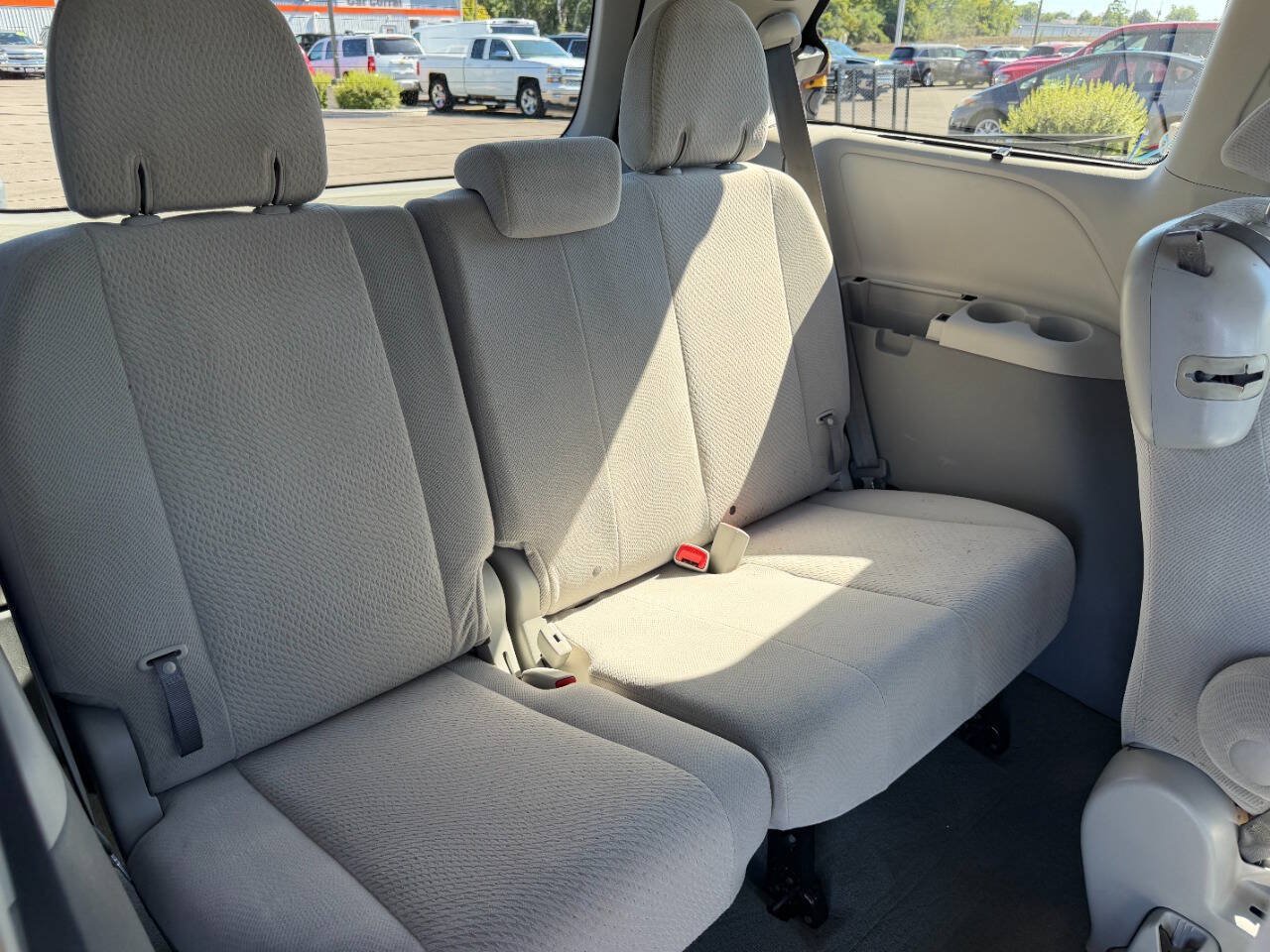 Used 2013 Toyota Sienna LE w/ Towing Pkg FWD image 14