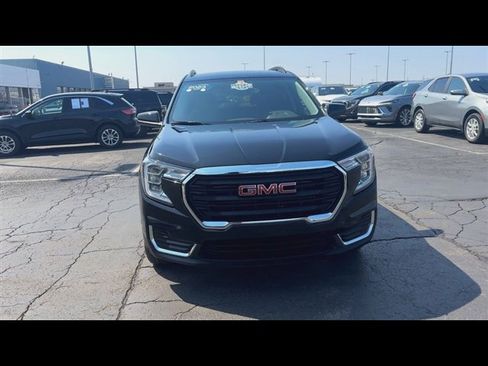 Used 2023 GMC Terrain SLE w/ Driver Convenience Package image 3