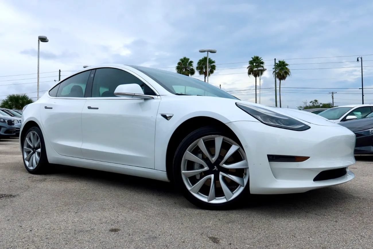Used 2018 Tesla Model 3 Long Range AWD/4WD image 1