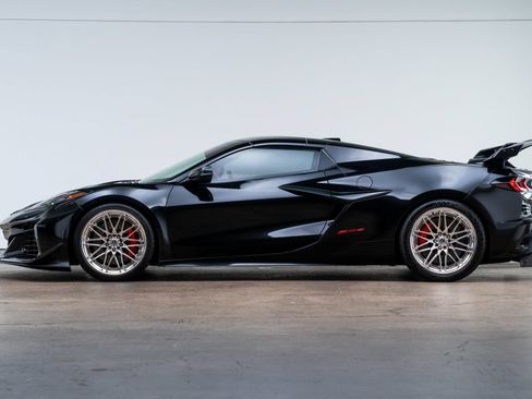 Used 2024 Chevrolet Corvette Z06 RWD image 6