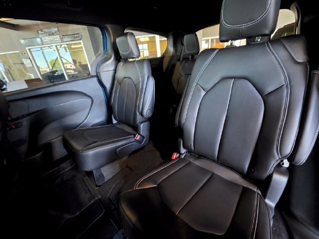 New 2027 Chrysler Pacifica Select AWD/4WD image 17