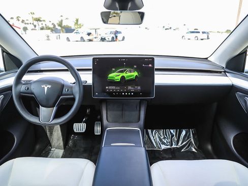Used 2025 Tesla Model Y Performance AWD/4WD image 12