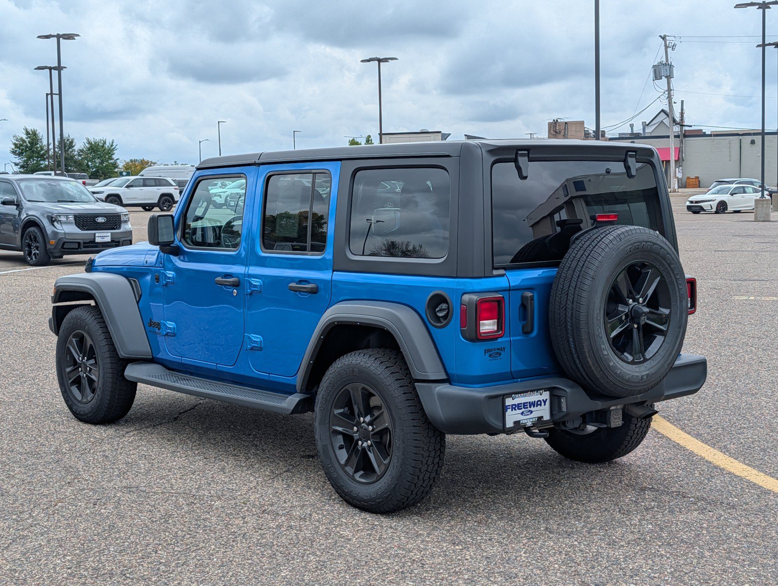 Used 2022 Jeep Wrangler Unlimited Sport AWD/4WD image 3