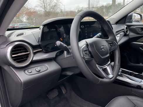 Used 2025 Chevrolet Trax ACTIV w/ Driver Confidence Package image 28