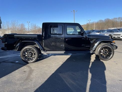 Used 2023 Jeep Gladiator Overland image 4