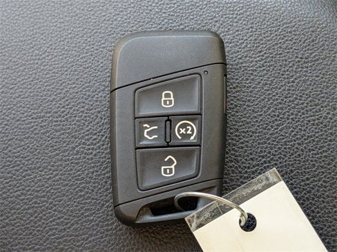 Used 2024 Volkswagen Jetta SE image 29