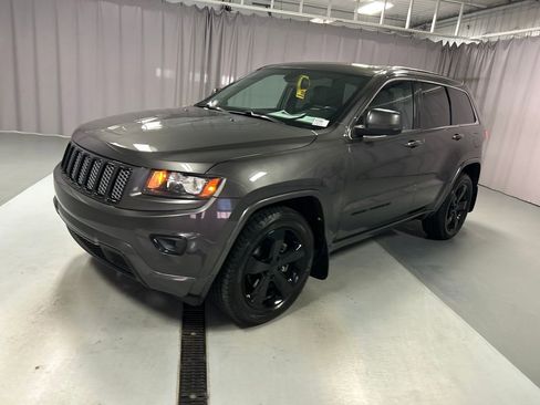 Used 2015 Jeep Grand Cherokee Laredo w/ Security & Convenience Group AWD/4WD image 3