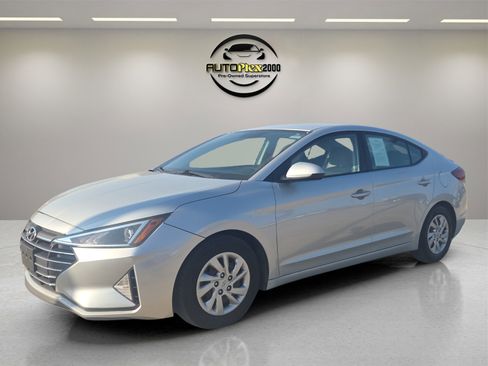 Used 2019 Hyundai Elantra SE image 3