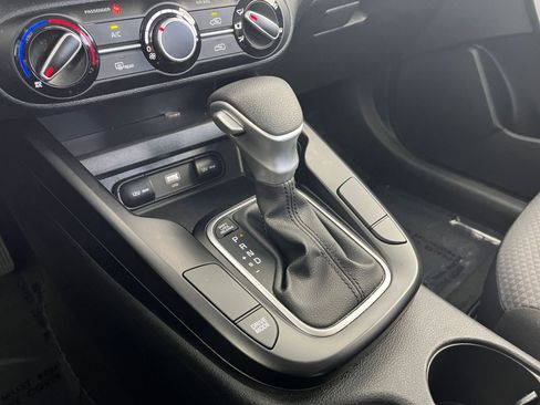 Used 2025 Kia Soul LX w/ LX Technology Package FWD image 41