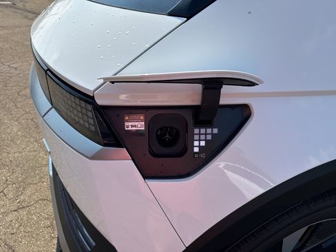 New 2025 Hyundai Ioniq 5 SEL image 11