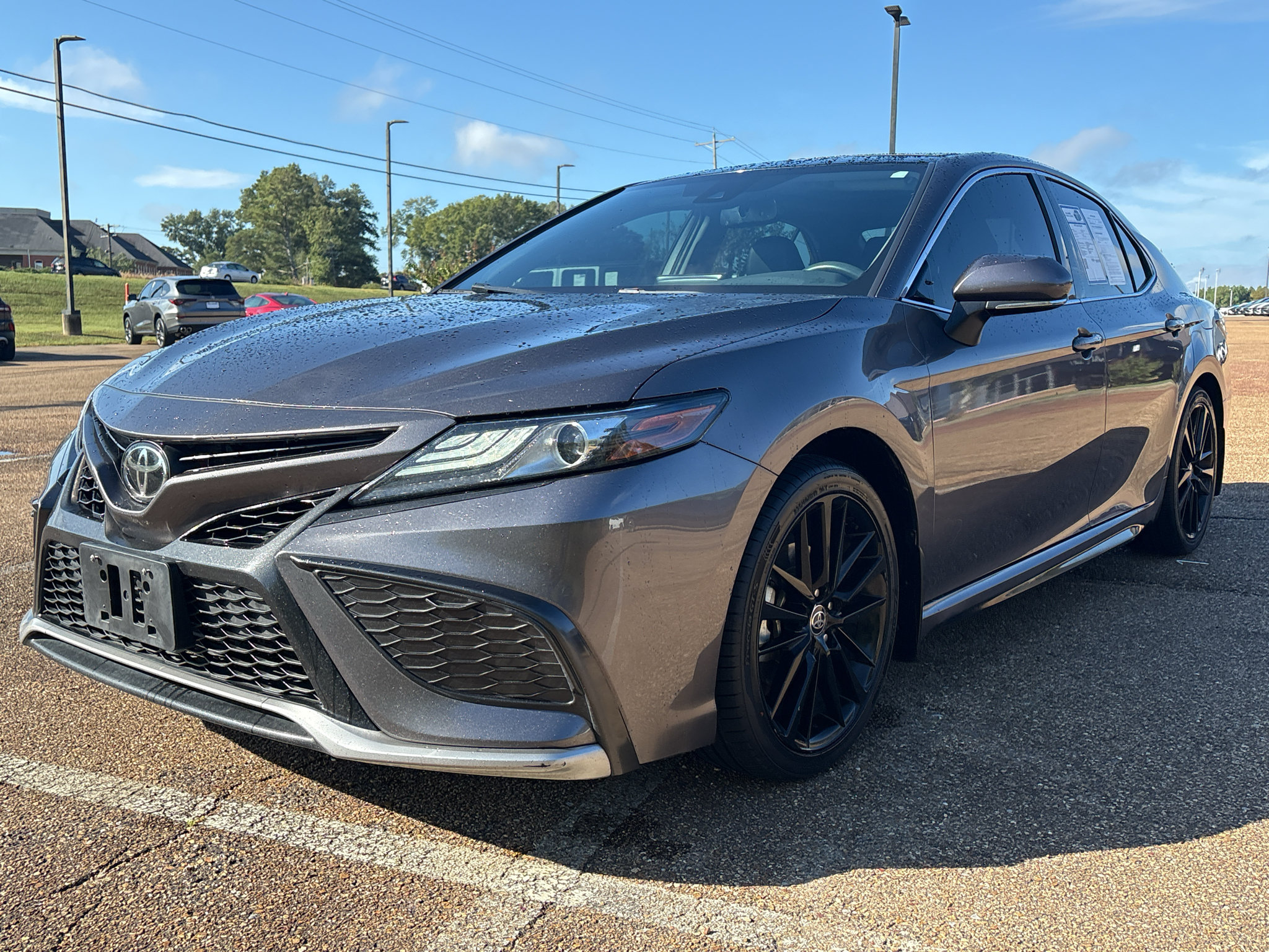 Used 2022 Toyota Camry XSE FWD image 7