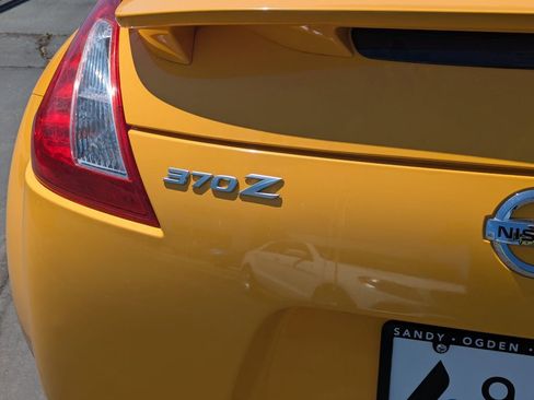Used 2017 Nissan 370Z Coupe RWD image 7