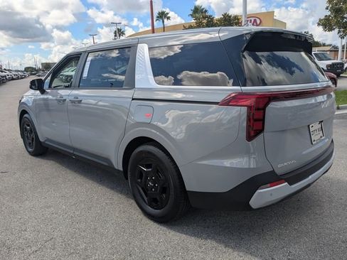 New 2027 Kia Carnival LX FWD image 4