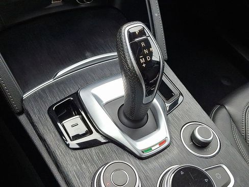 Used 2022 Alfa Romeo Stelvio Sprint image 18