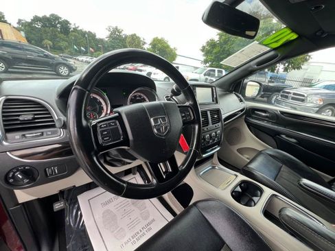 Used 2020 Dodge Grand Caravan SXT FWD image 14