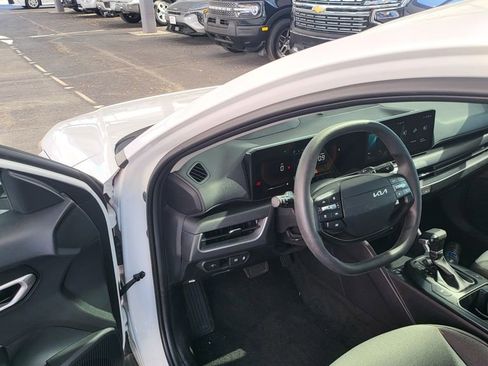 Used 2025 Kia K4 LXS image 5